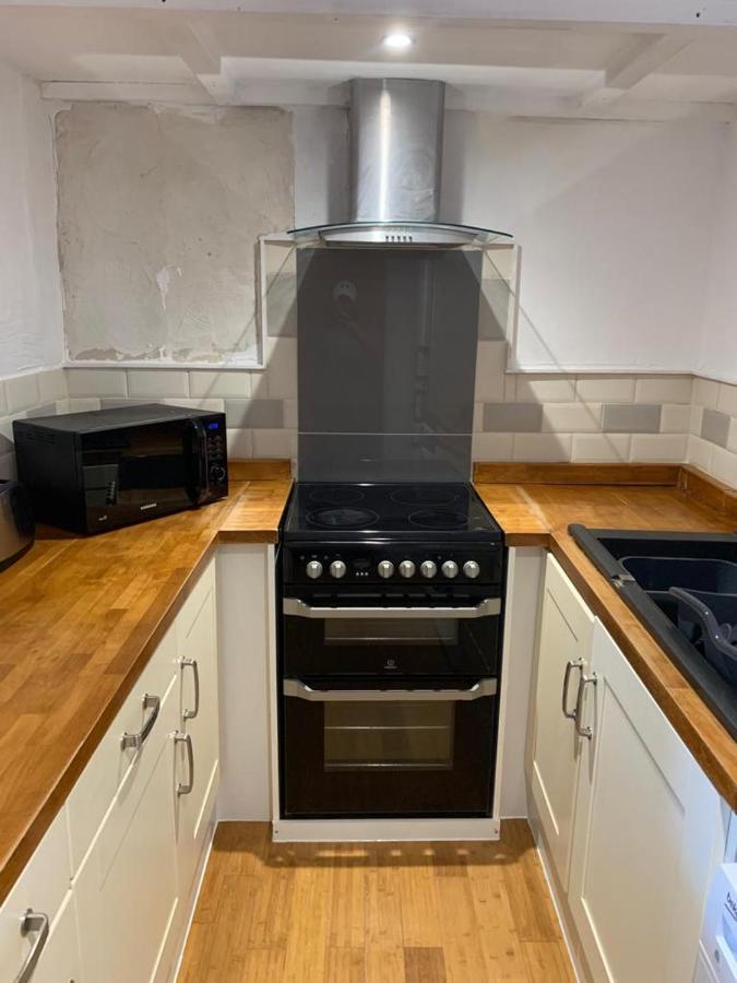 Beautiful Studio Apartment Milford Haven Eksteriør bilde