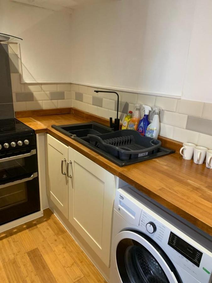 Beautiful Studio Apartment Milford Haven Eksteriør bilde