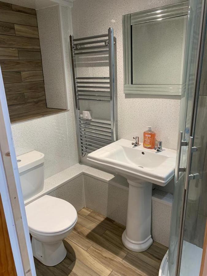 Beautiful Studio Apartment Milford Haven Eksteriør bilde