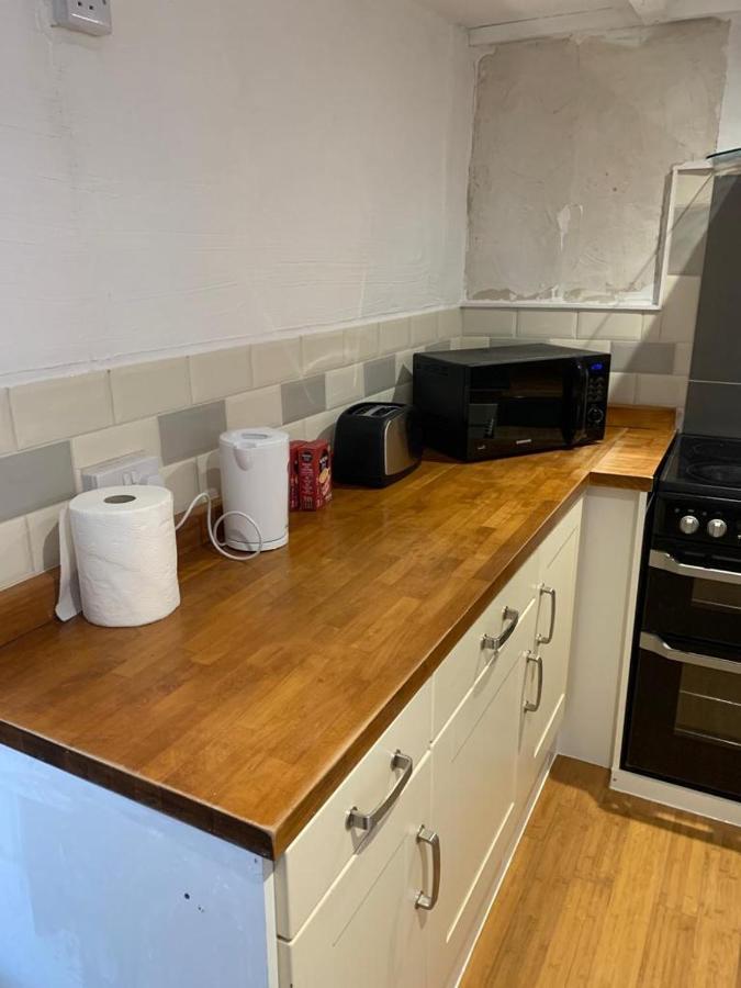 Beautiful Studio Apartment Milford Haven Eksteriør bilde